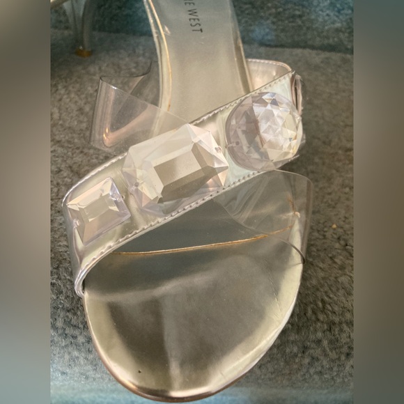 Nine West JEWELED DIVA PUMPS Size 6 1/2 Kitten Heel Silver & Clear 2 1/2” heel - Picture 7 of 9